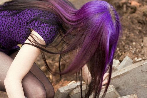 Сексапильную малышку с фиолетовыми волосами страстно трахнули