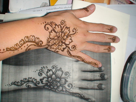 Hand Henna ลวดลายว จ ตรบนร างกาย ก บการเป นต วของต วเอง